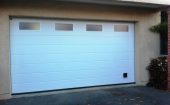 porte avec hublots rectangulaires