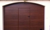 porte sectionnelle cintrée avec portillon incorporé ©preciselec