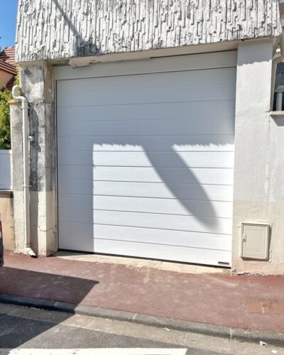 Pose d'une porte de garage Hormann sectionnelle LPU42 rainures M, RAL 9016 avec motorisation SupraMatic E à Chaville